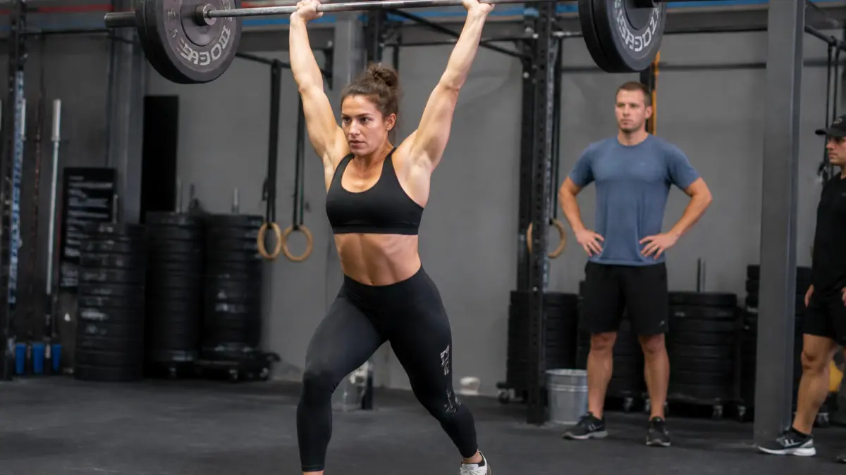 Épaulé-jeté en CrossFit : maîtriser la technique pour évoluer en toute sécurité