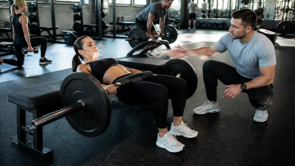 Pourquoi le hip thrust ne suffit-il pas pour muscler le grand fessier : techniques complémentaires performantes