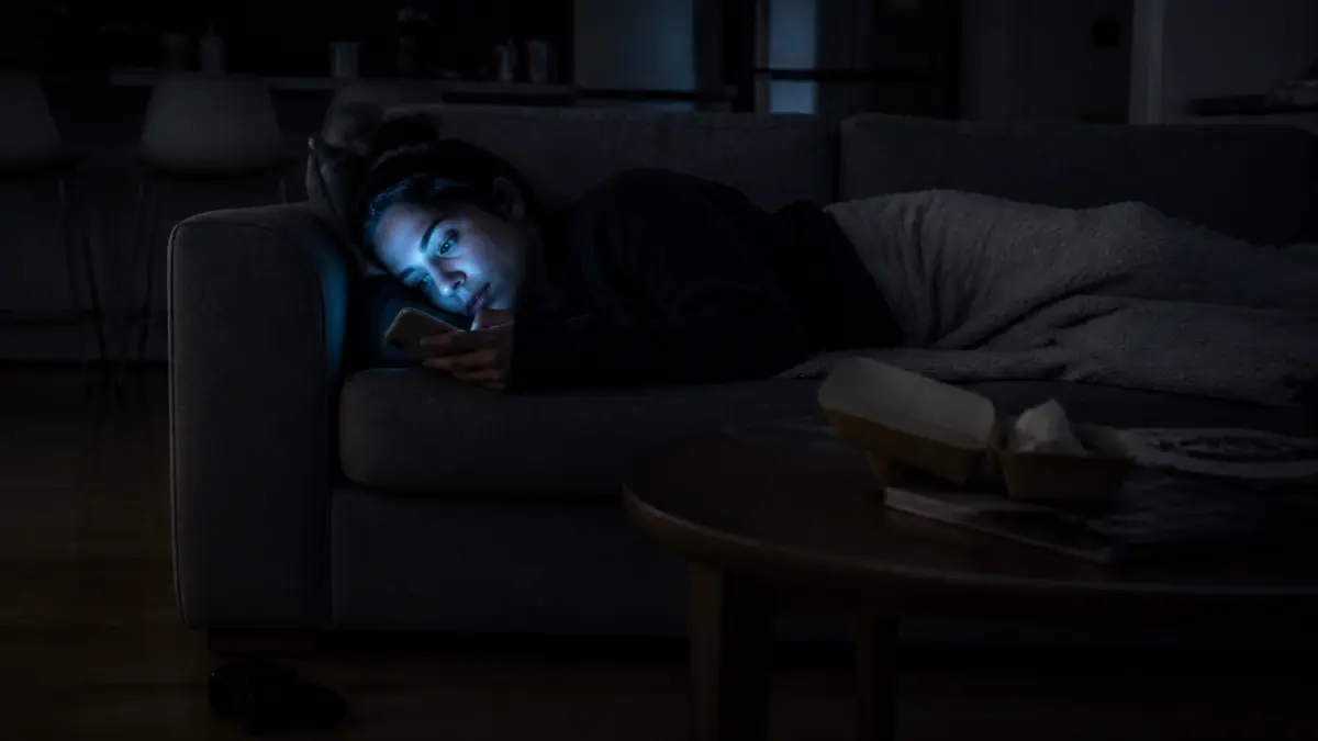 Isolement social : six comportements téléphoniques qui peuvent révéler une solitude malgré un large réseau