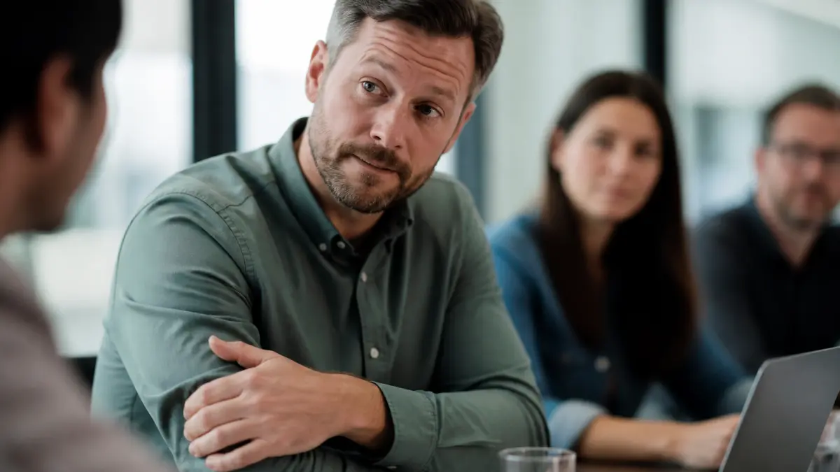 Trois gestes quotidiens signalent un malaise souvent ignoré, selon des experts en bien-être psychologique.