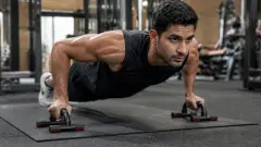Poignées de pompes : 7 exercices efficaces pour sculpter un physique athlétique