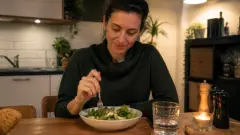 Manger de la mâche le soir favorise-t-il un bon sommeil ?