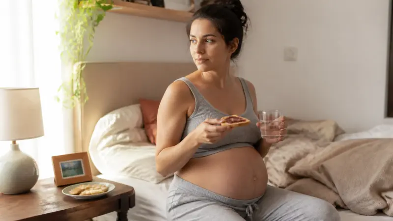Nausées pendant la grossesse : solutions naturelles pour les soulager